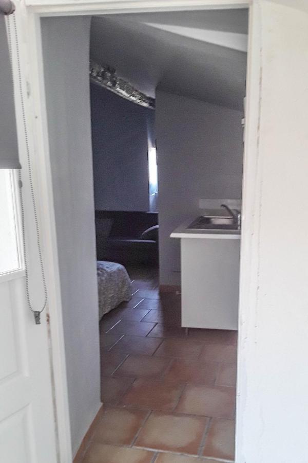 Studio Entre Cevennes Et Camargue Montfrin Bagian luar foto