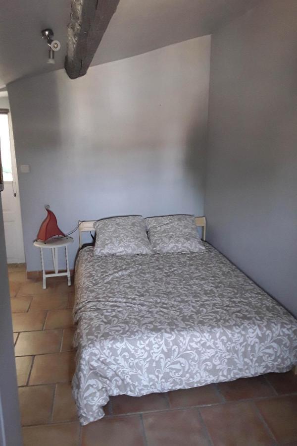 Studio Entre Cevennes Et Camargue Montfrin Bagian luar foto